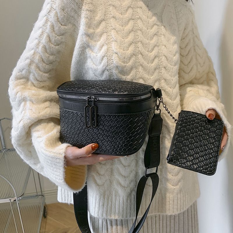 Women's Pu Leather Solid Color Streetwear Oval Zipper Shoulder Bag Box Bag