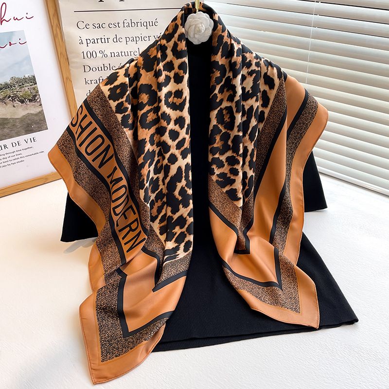 Women's Elegant Leopard Polyester Printing Silk Scarf