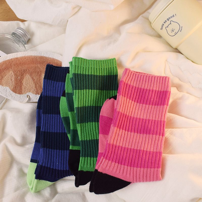 Femmes Style Simple Bande Coton Jacquard Crew Socks Une Paire