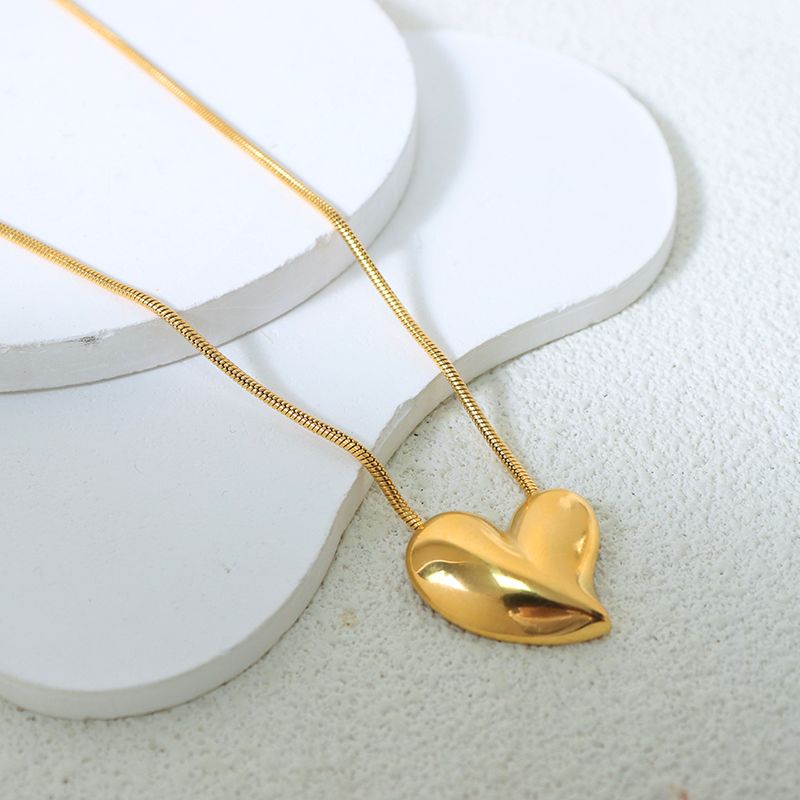 Wholesale Ig Style Simple Style Heart Shape Titanium Steel Plating 18k Gold Plated Pendant Necklace