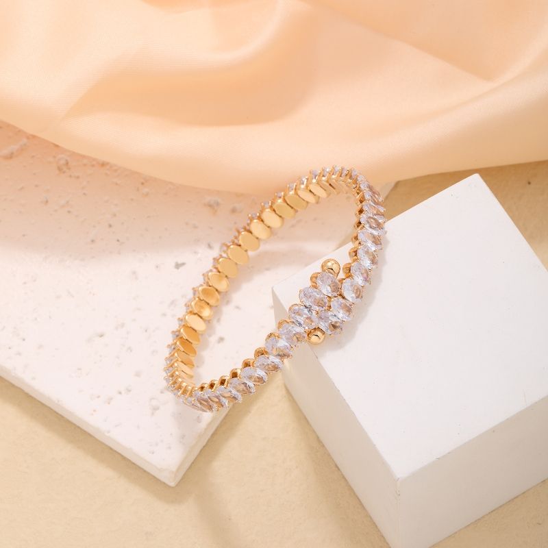 Copper Elegant Simple Style Plating Inlay Oval Solid Color Zircon Bangle