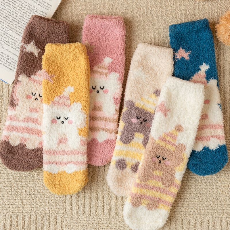 Women's Cute Bear Polyester Blending Jacquard Crew Socks A Pair