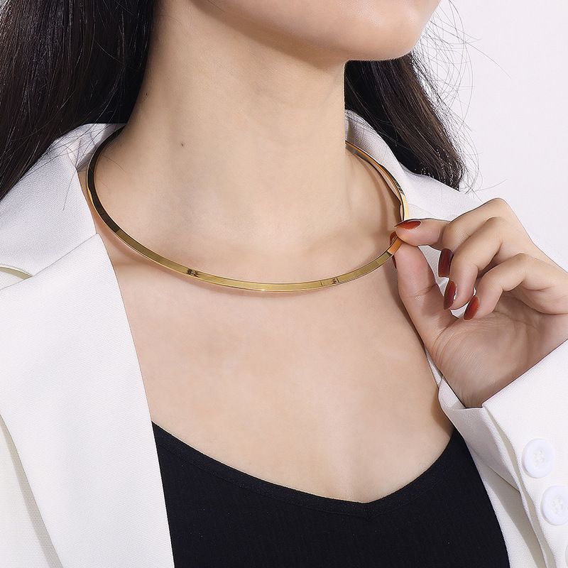 Titan Stahl 18 Karat Vergoldet Einfacher Stil Einfarbig Halsband