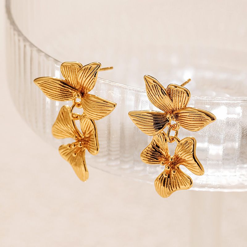 1 Pair Elegant Retro Flower Copper Gold Plated Drop Earrings