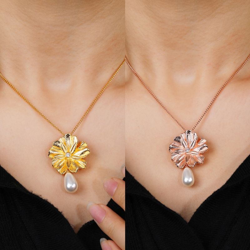 Simple Style Flower Copper Plating Inlay Artificial Pearls Zircon 18k Gold Plated Rose Gold Plated Pendant Necklace