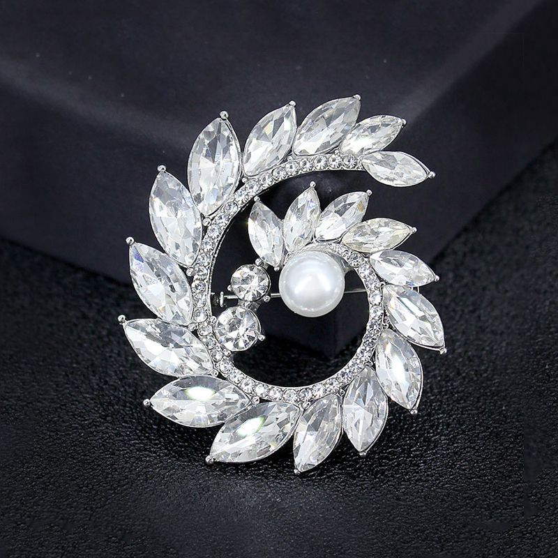 Elegant Glam Luxurious Round Brass Plating Inlay Zircon Women's Brooches 1 Piece