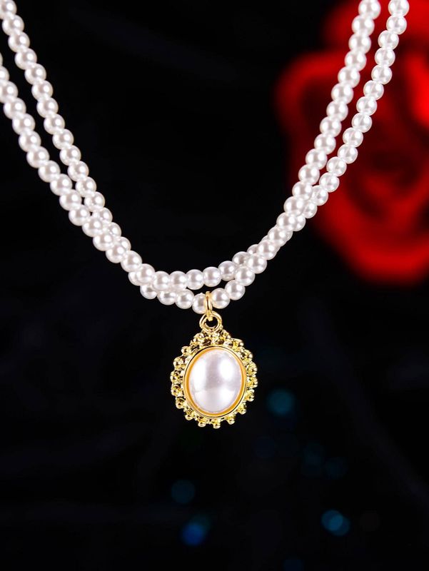 Elegant Geometric Alloy Resin Beaded Women's Pendant Necklace