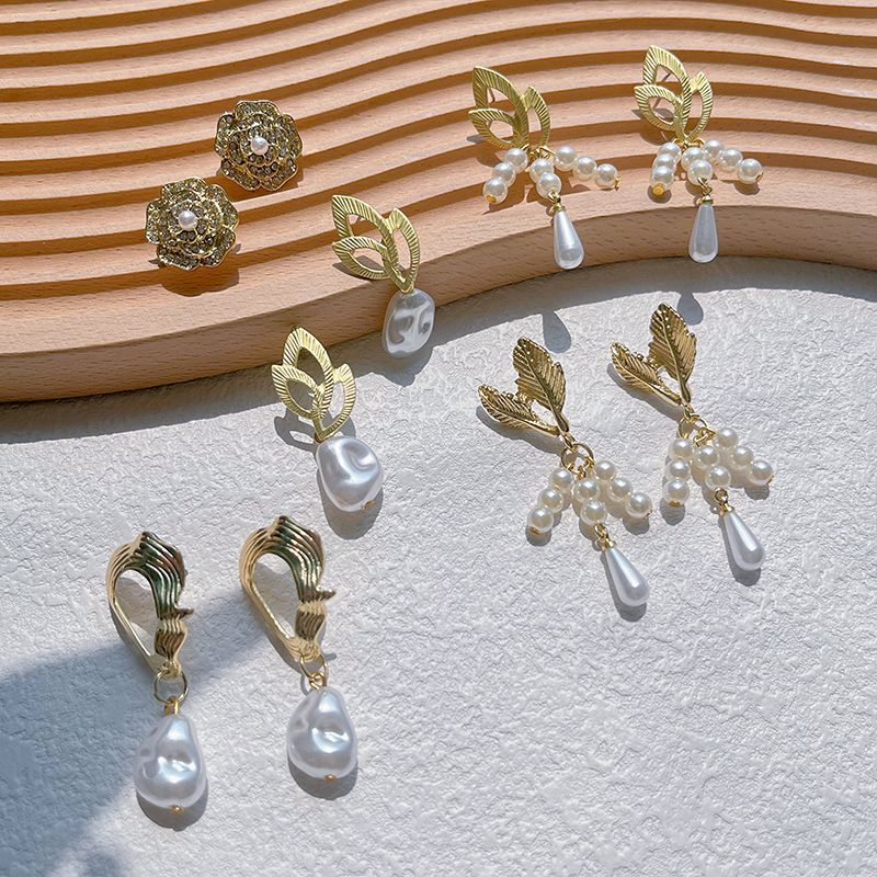 1 Paar Elegant Geometrisch Überzug Inlay Legierung Künstliche Perlen 14 Karat Vergoldet Ohrringe