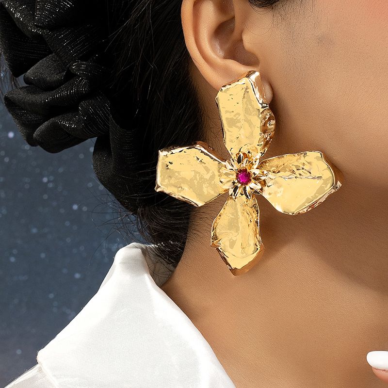 1 Pair Retro Exaggerated Flower Plating Alloy Gold Plated Ear Studs