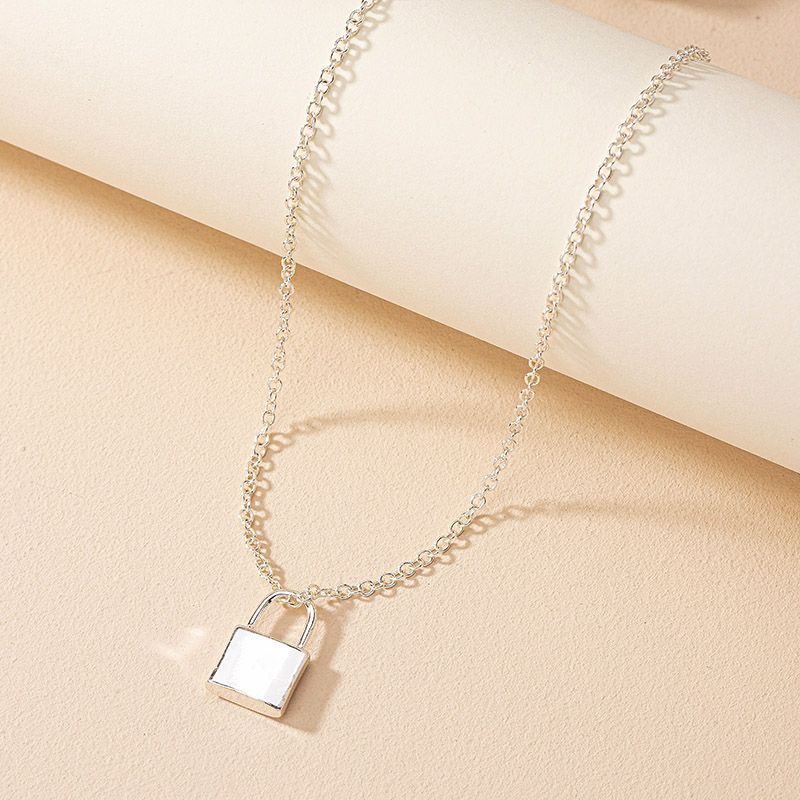 Simple Style Lock Alloy Plating Gold Plated Women's Pendant Necklace