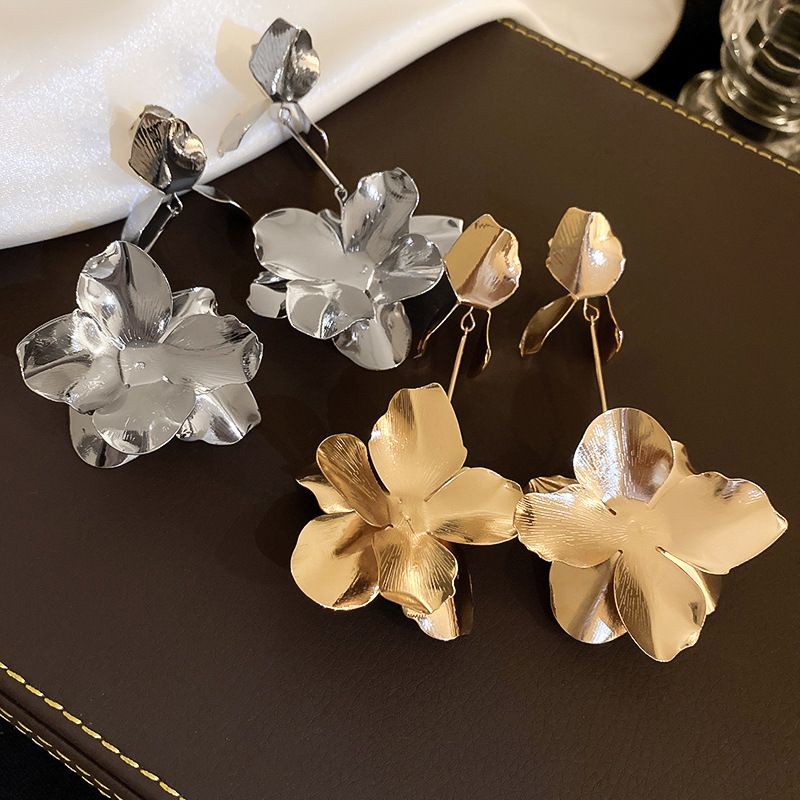 1 Pair Luxurious Flower Alloy Drop Earrings