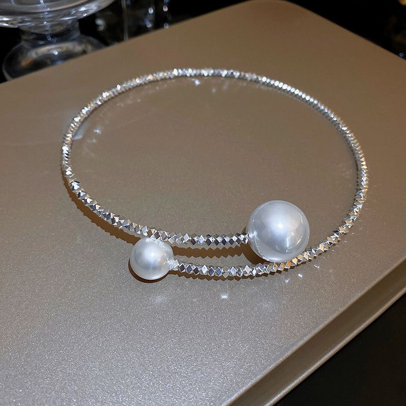 Elegante Estilo Simple Color Sólido Cobre Embutido Perlas Artificiales Gargantilla