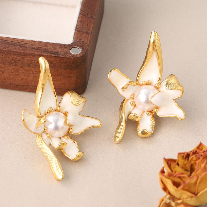 1 Pair Vintage Style Flower Enamel Plating Inlay Copper Pearl 18k Middle Ancient Gold Ear Studs