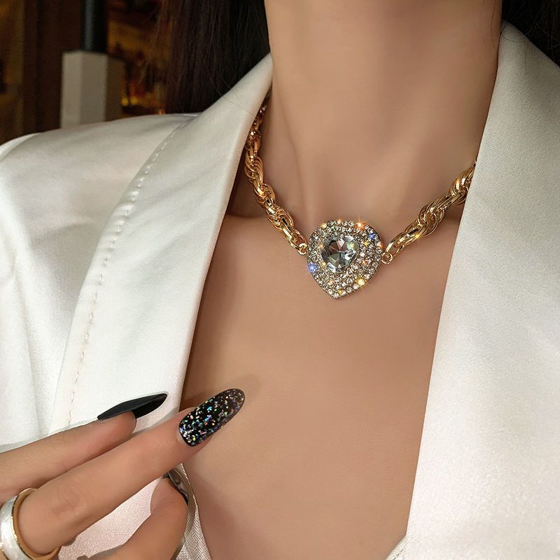 Einfacher Stil Glänzend Herzform Künstliche Strasssteine Legierung Großhandel Halskette