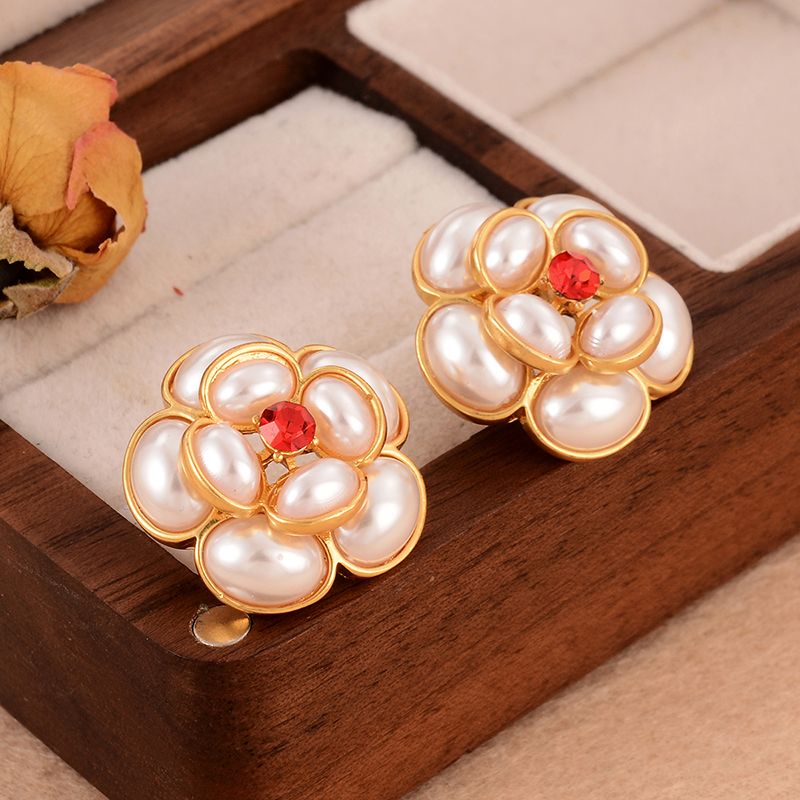 1 Pair Vintage Style French Style Flower Inlay Copper Rhinestones Pearl 18k Gold Plated Rose Gold Plated Ear Studs