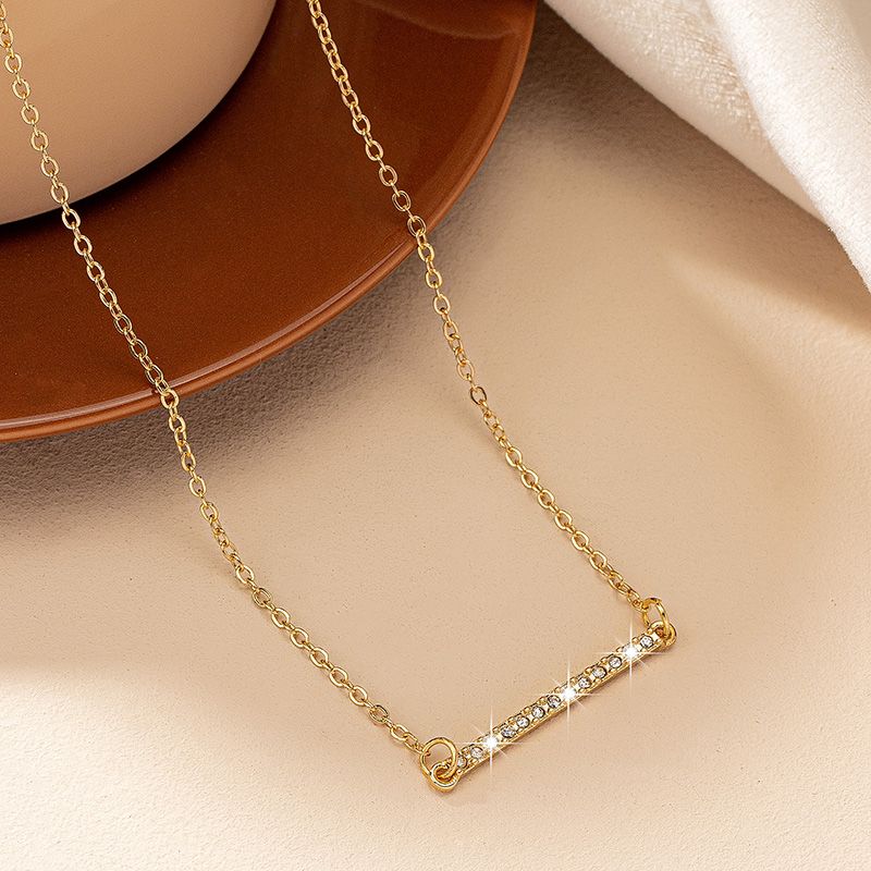 Estilo Simple Rectángulo Aleación Enchapado Embutido Diamantes De Imitación Mujeres Collar Colgante