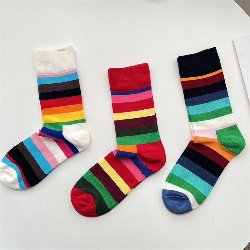 Unisex Retro Regenbogen Baumwolle Crew Socken Ein Paar