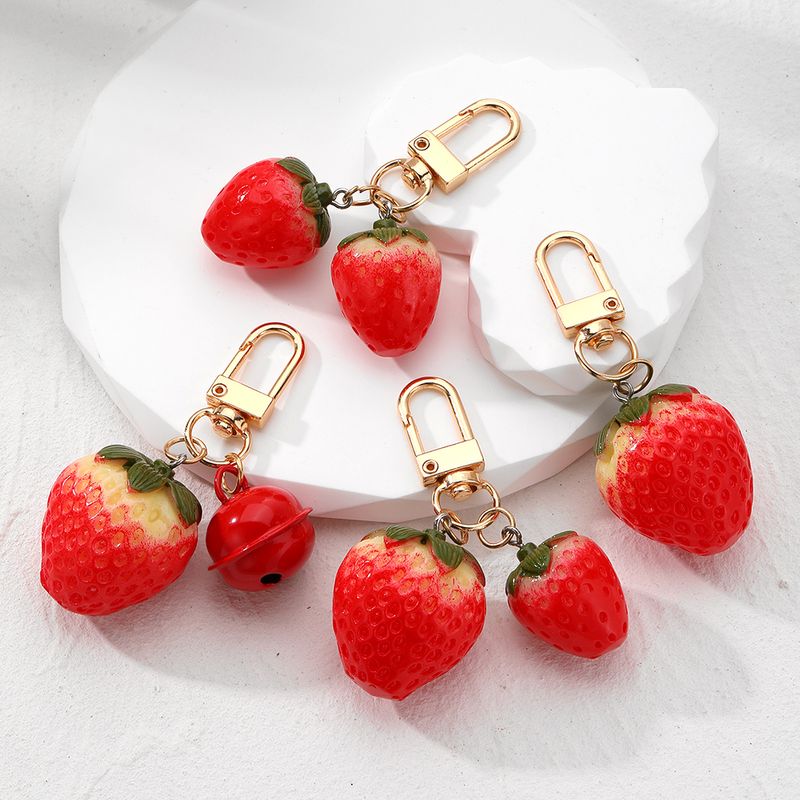 Lässig Süß Einfacher Stil Erdbeere Glocke Legierung Harz Taschenanhänger Schlüsselbund