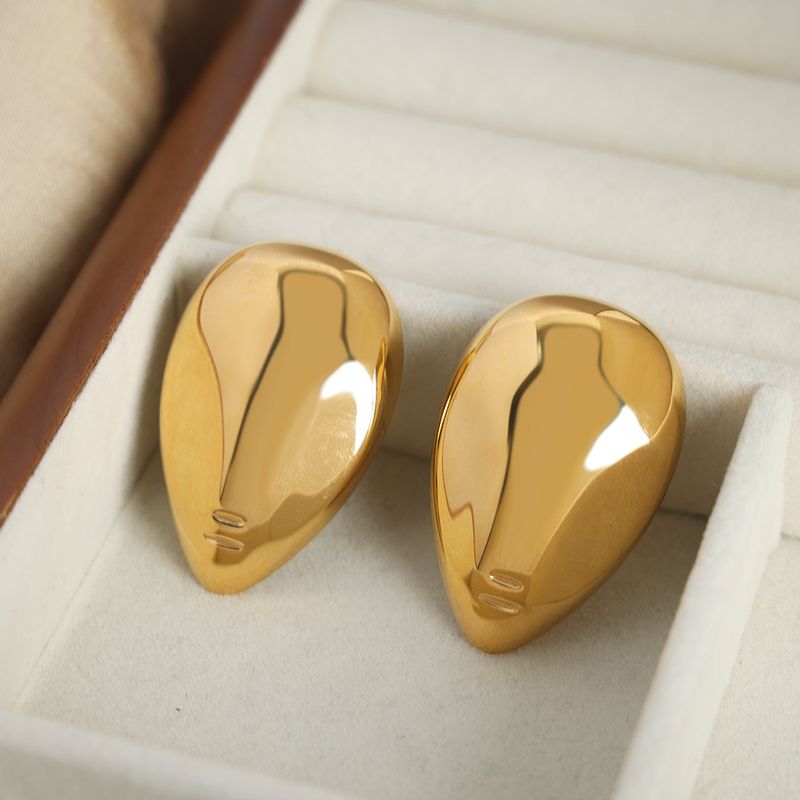 1 Pair Modern Style Simple Style Artistic Solid Color Mask Plating Titanium Steel 18k Gold Plated Ear Studs