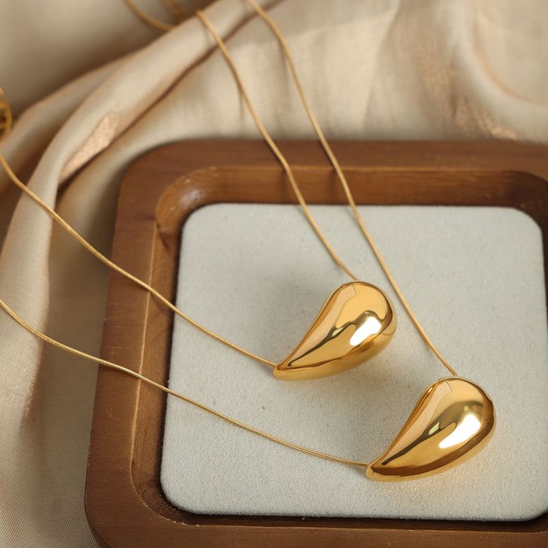 Lässig Einfacher Stil Pendeln Wassertropfen Titan Stahl Überzug 18 Karat Vergoldet Halskette