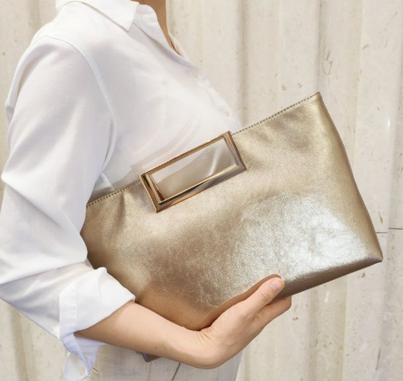 Women's Medium Pu Leather Solid Color Streetwear Square Magnetic Buckle Envelope Bag