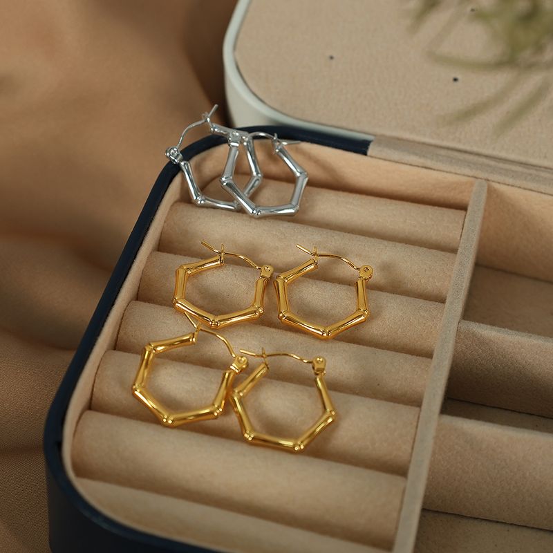 1 Par Elegante Estilo Vintage Forma De C Bambú Enchapado Acero Titanio Chapado En Oro De 18 Quilates. Pendientes De Aro