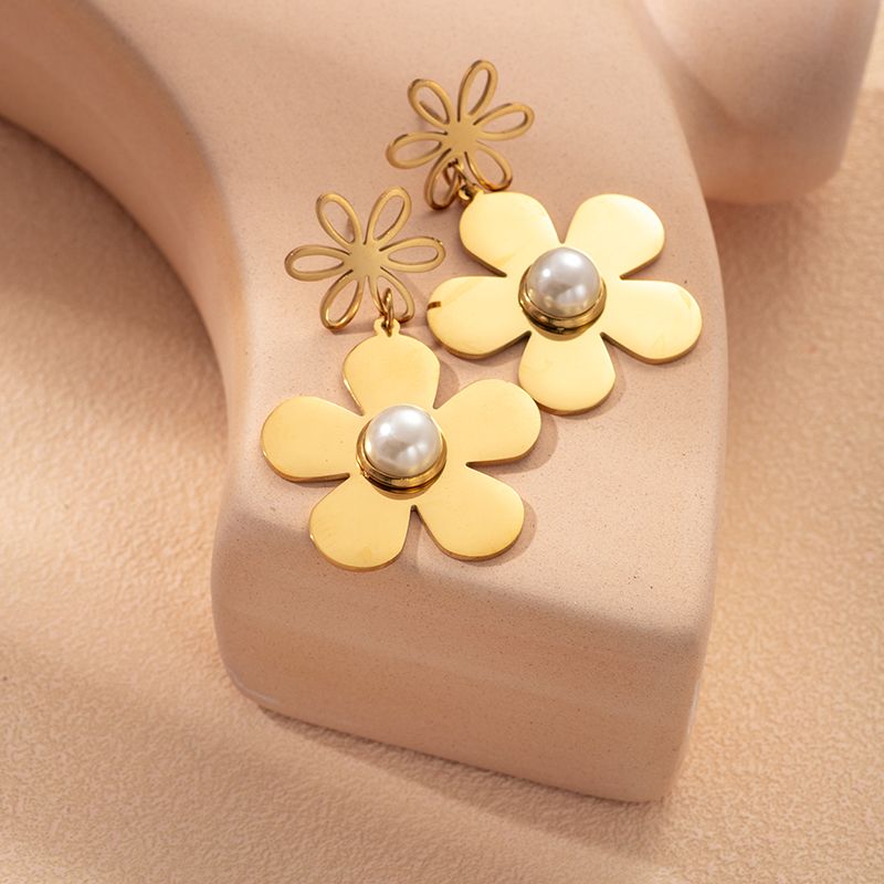 1 Paire Romantique Sucré Fleur Placage Incruster Acier Inoxydable 304 Perles Artificielles Plaqué Or 14K Boucles D'oreilles
