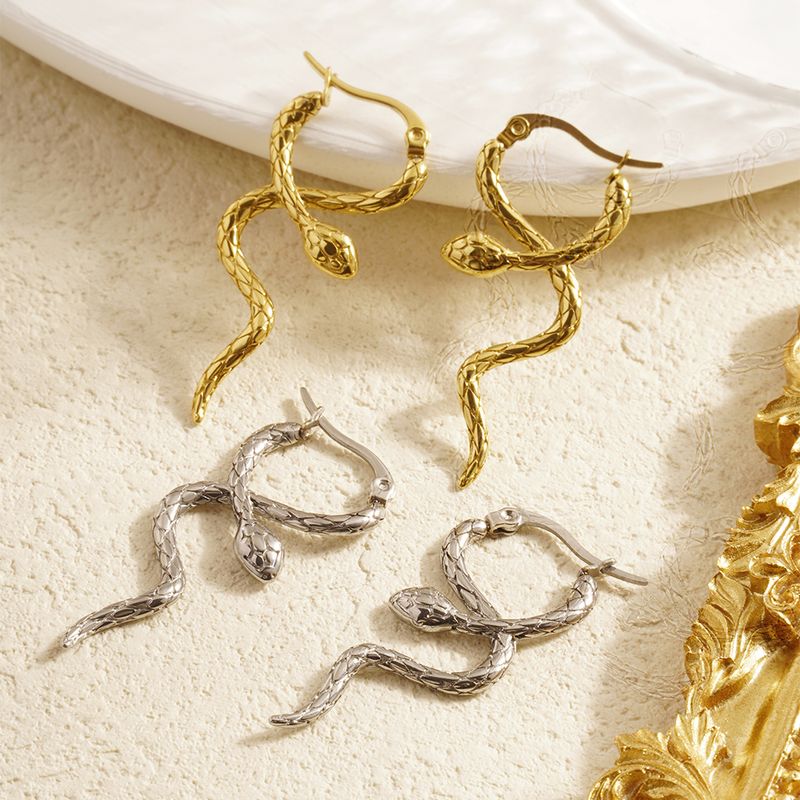 1 Paar Einfacher Stil Schlange Überzug Edelstahl 304 18 Karat Vergoldet Ohrringe