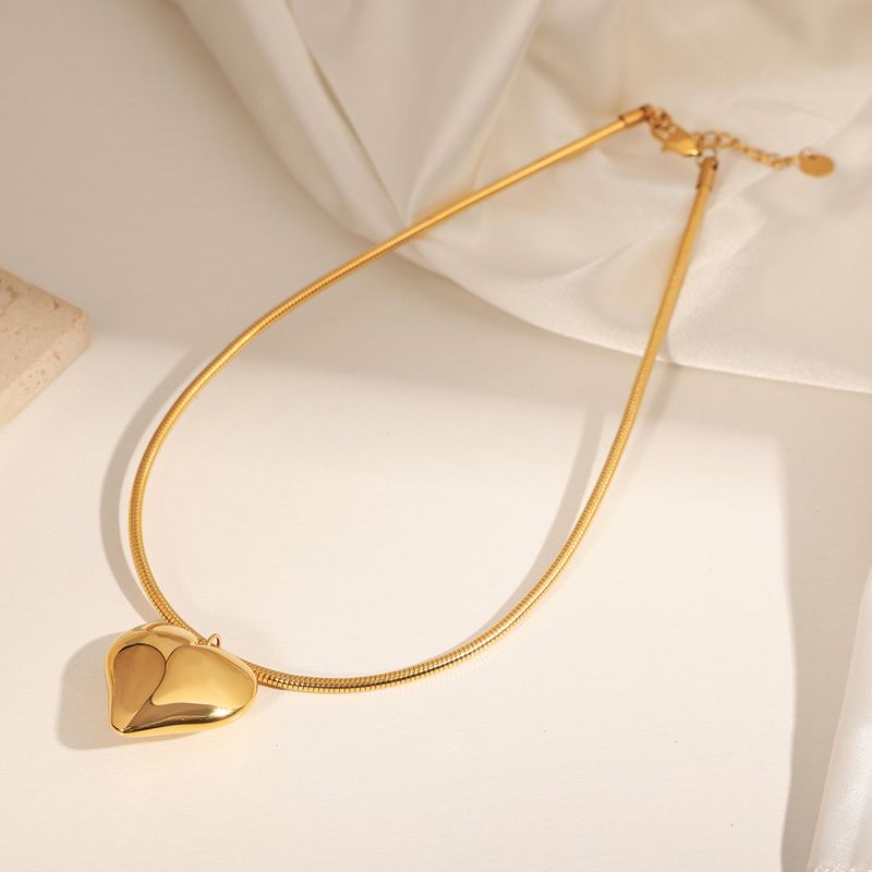 Casual Elegant Simple Style Heart Shape Titanium Steel Plating 18k Gold Plated Pendant Necklace