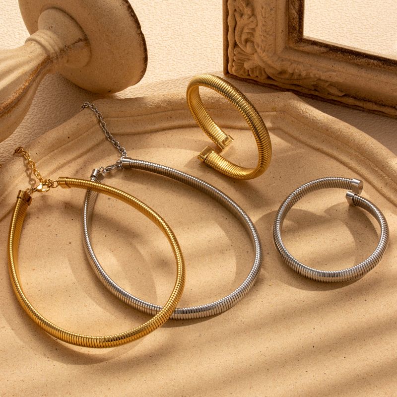Einfacher Stil Runden Einfarbig Rostfreier Stahl Überzug 18 Karat Vergoldet Armbänder Halskette