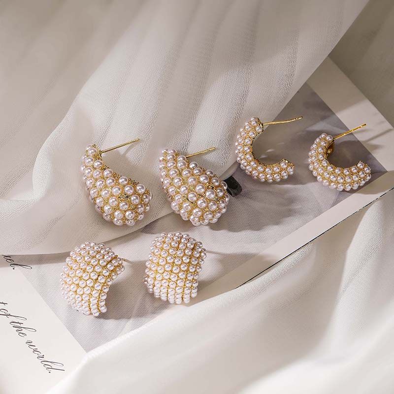 1 Par Casual Elegante Estilo Vintage Forma De C Enchapado Embutido Cobre Perlas Artificiales Chapado En Oro De 18 Quilates. Pendientes