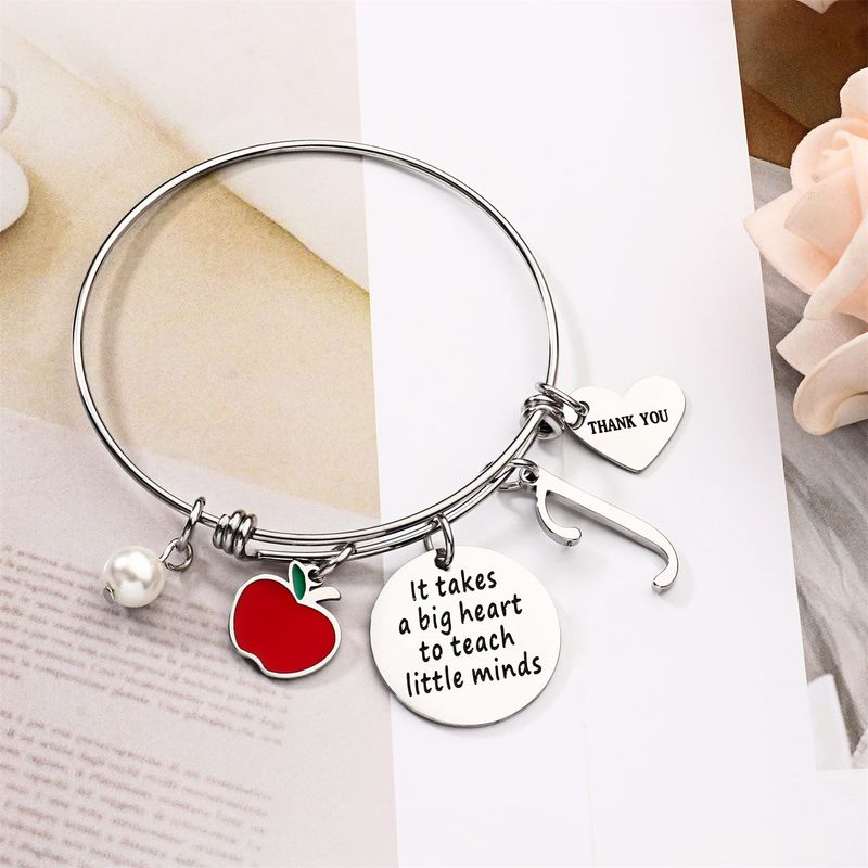 Casual Elegante Estilo Clásico Letra Forma De Corazón Acero Inoxidable 304 Brazalete Al Mayoreo