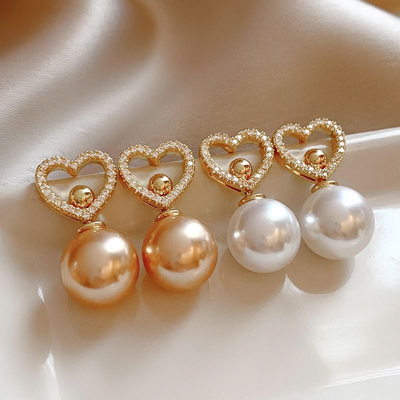 1 Paire Style Classique Forme De Cœur Placage Incruster Perle D'imitation Le Cuivre Zircon Plaqué Or 18k Boucles D'oreilles