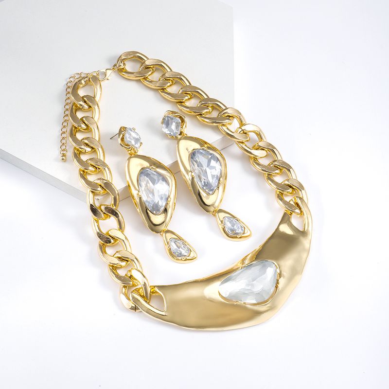 Señora Forma De Corazón Aleación Enchapado Embutido Piedras Preciosas Artificiales Chapado En Oro Plateado Mujeres Aretes Collar