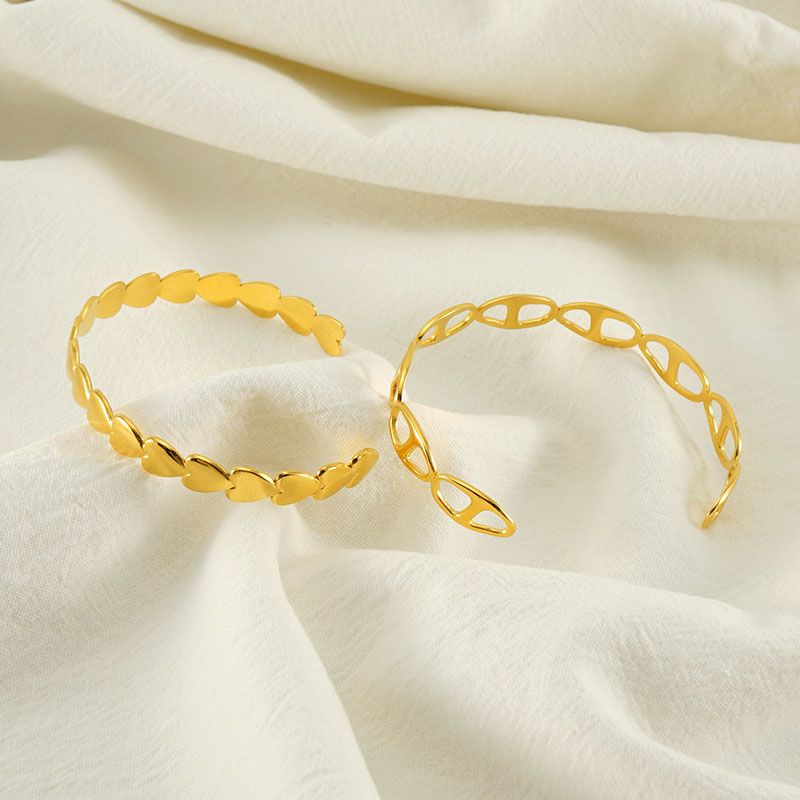 Simple Style Heart Shape Solid Color 304 Stainless Steel 18K Gold Plated Titanium Steel Bangle In Bulk