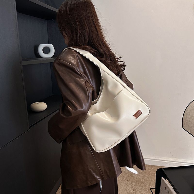 Women's Pu Leather Solid Color Vintage Style Classic Style Sewing Thread Square Magnetic Buckle Tote Bag