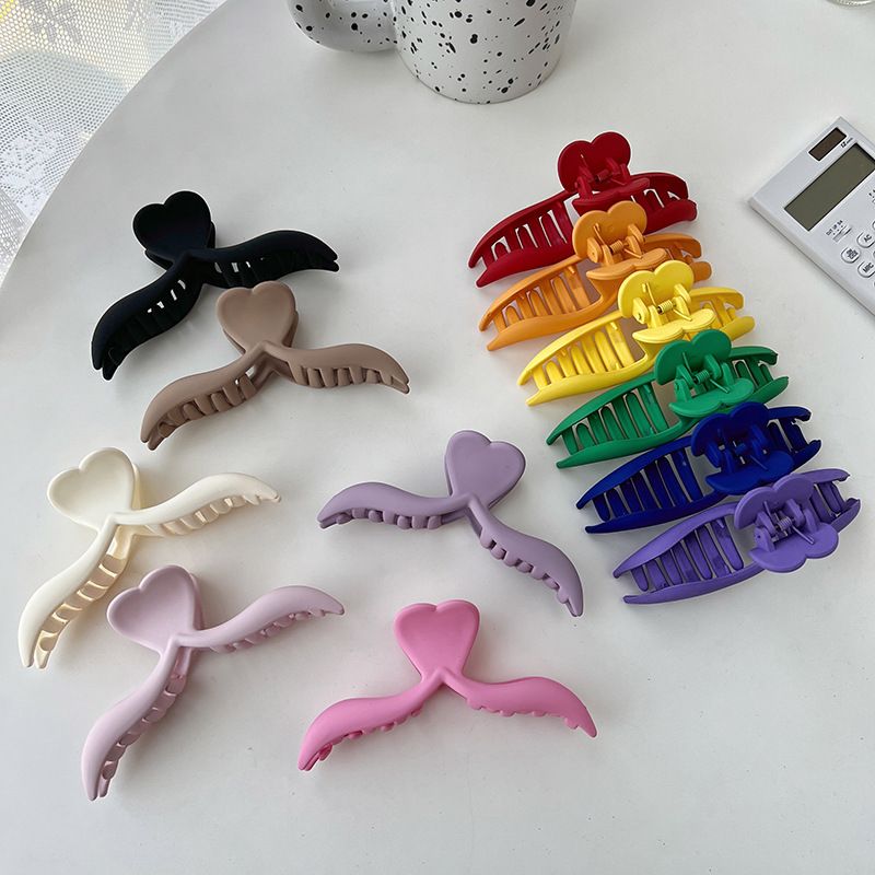 Women's Simple Style Heart Shape Solid Color Plastic Resin Hair Claws