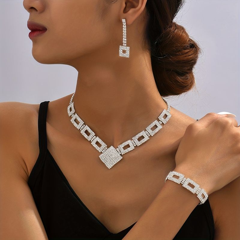 Estilo Ig Brillante Cuadrado Aleación Enchapado Embutido Diamantes De Imitación Plateado Mujeres Pulsera Aretes Collar