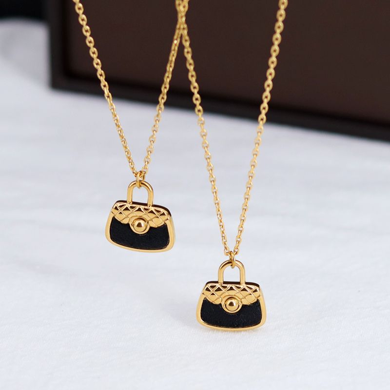 304 Stainless Steel 18K Gold Plated Simple Style Plating Bag Pendant Necklace