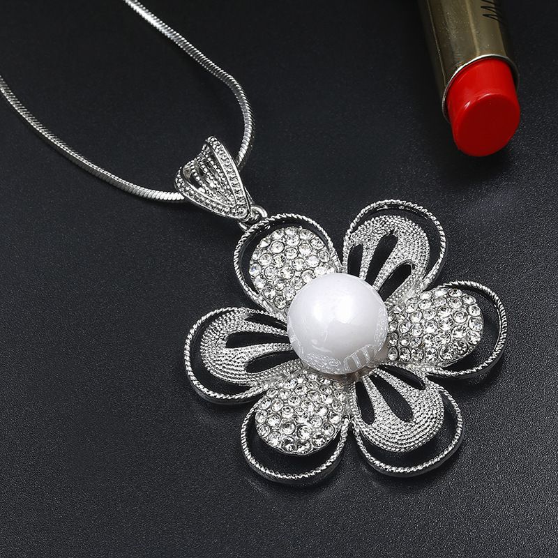 Sweet Simple Style Flower Imitation Pearl Alloy Copper Artificial Rhinestones Artificial Pearls Sweater Chain