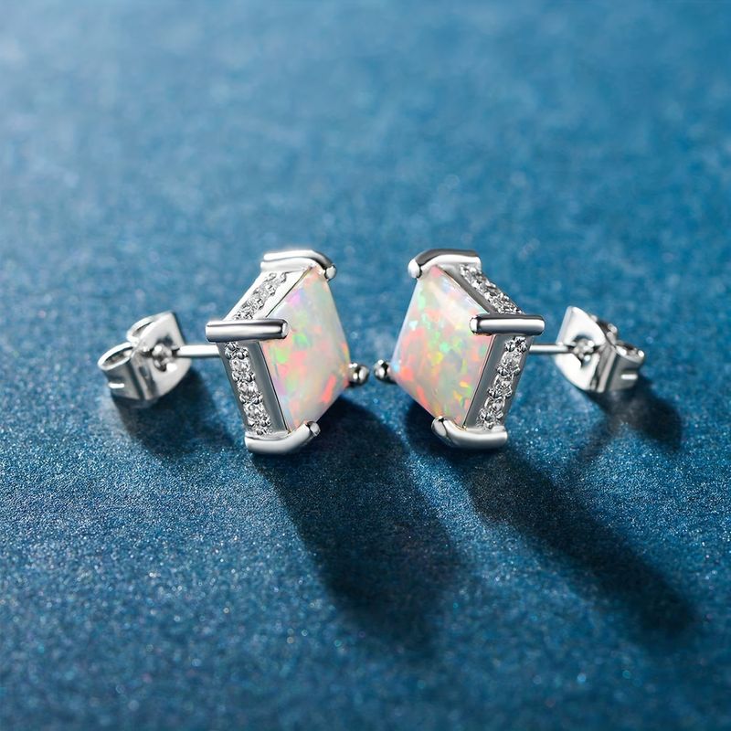 1 Paire Élégant Style Simple Géométrique Le Cuivre Pierres Précieuses Artificielles Opale Or Blanc Plaqué Boucles D'oreilles