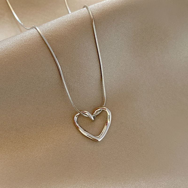 Einfacher Stil Herzform Kupfer Versilbert Halskette In Masse
