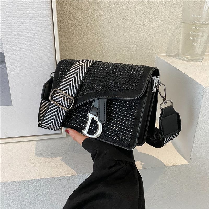 Women's Small Pu Leather Solid Color Streetwear Rhinestone Square Magnetic Buckle Crossbody Bag