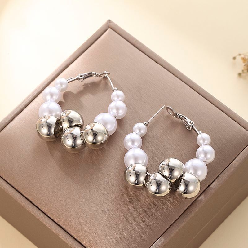1 Paar Mode Einfacher Stil Einfarbig Legierung Perle Frau Reif Ohrringe