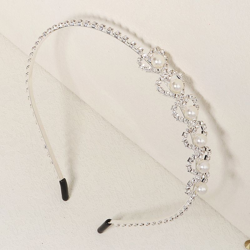 Elegante Forma De Corazón Metal Embutido Perlas Artificiales Diamantes De Imitación Banda Para El Cabello 1 Pieza