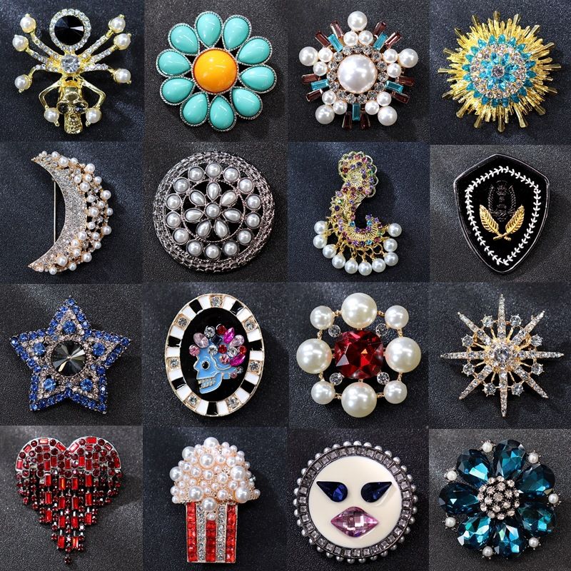 Retro Letter Moon Flower Alloy Inlay Artificial Gemstones Women's Brooches