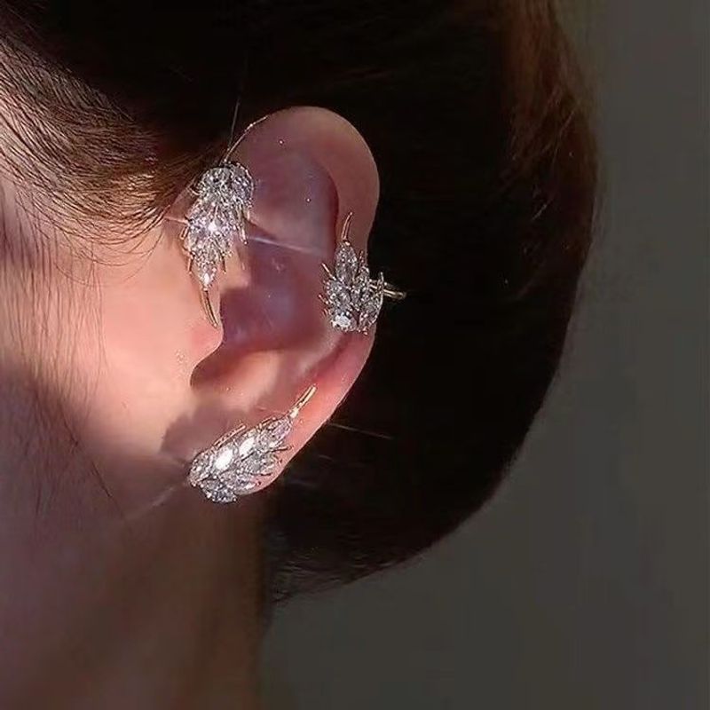 Elegant Fashion Grain Copper Plating Inlay Zircon Ear Clips