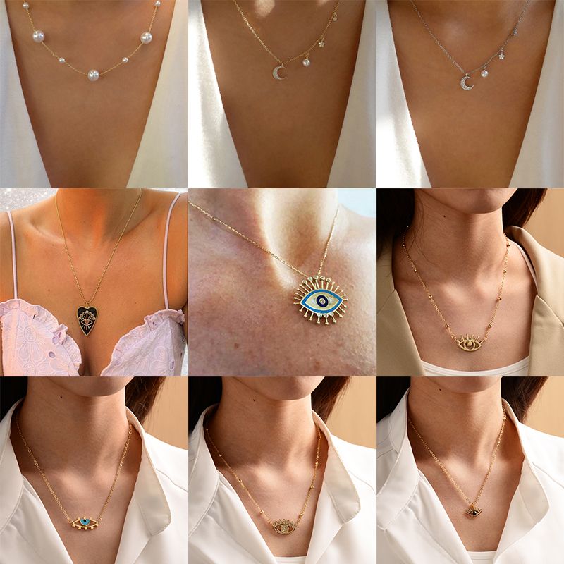 1 Piece Fashion Moon Heart Shape Eye Alloy Inlay Artificial Diamond Women's Pendant Necklace