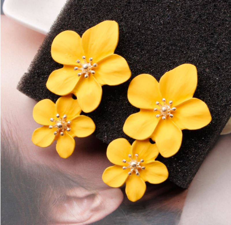 1 Pair Retro Flower Alloy Women's Drop Earrings