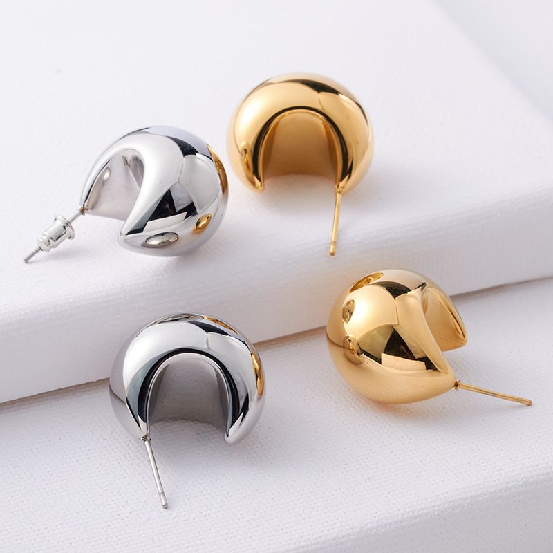 1 Paar Einfacher Stil Einfarbig Überzug Titan Stahl Vergoldet Ohrstecker